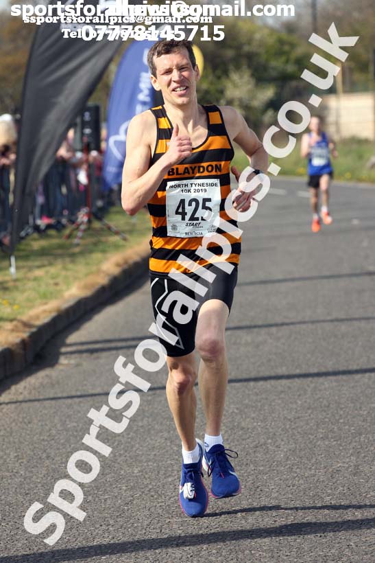 North Tyneside 10k Road Race, Whitley Bay. Photo:  David T. Hewitson/Sports for All Pics